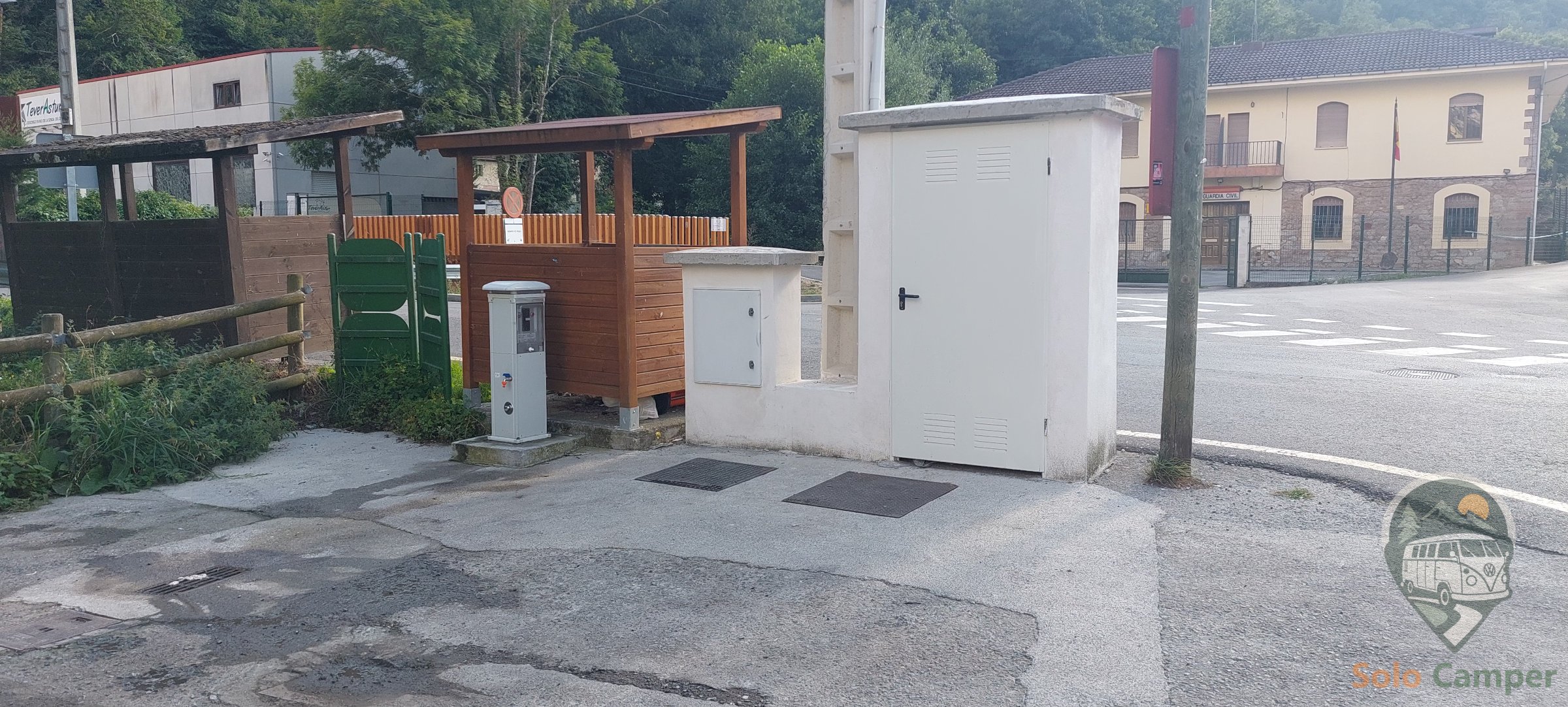 Punto de servicios: caseta con dispensador y cuadro eléctrico
